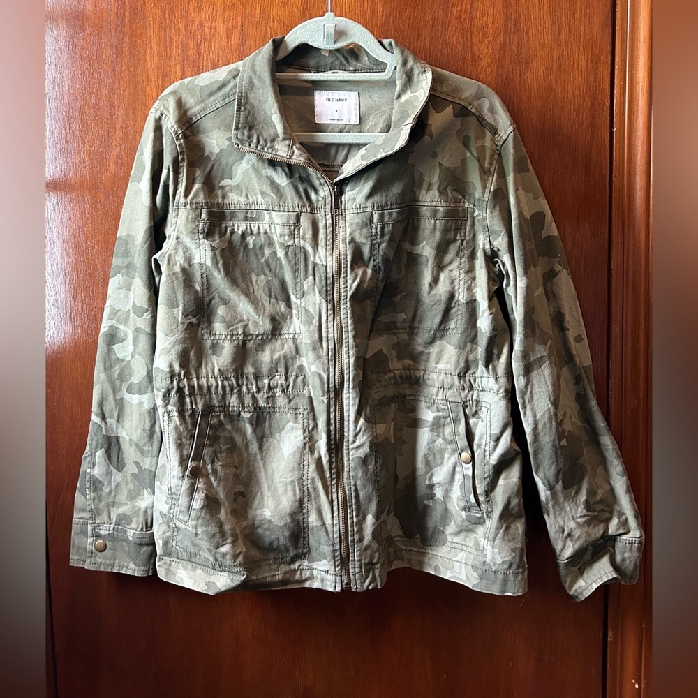 Old navy camo jacket size medium